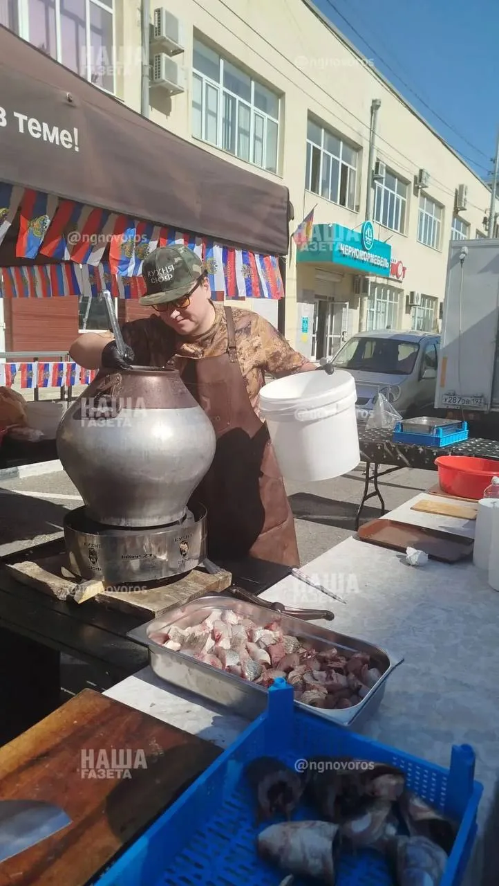 Уха по-царски и овощи на гриле: известный шеф-повар угощает новороссийцев своими блюдам...