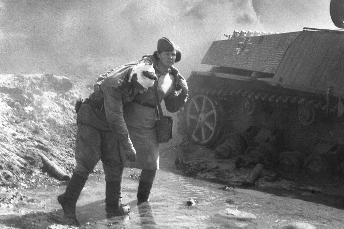 История одной фотографии.📸
#войнавискусстве 

15 июня 1941 г. фотограф Георгий Фёдорович Коновалов 