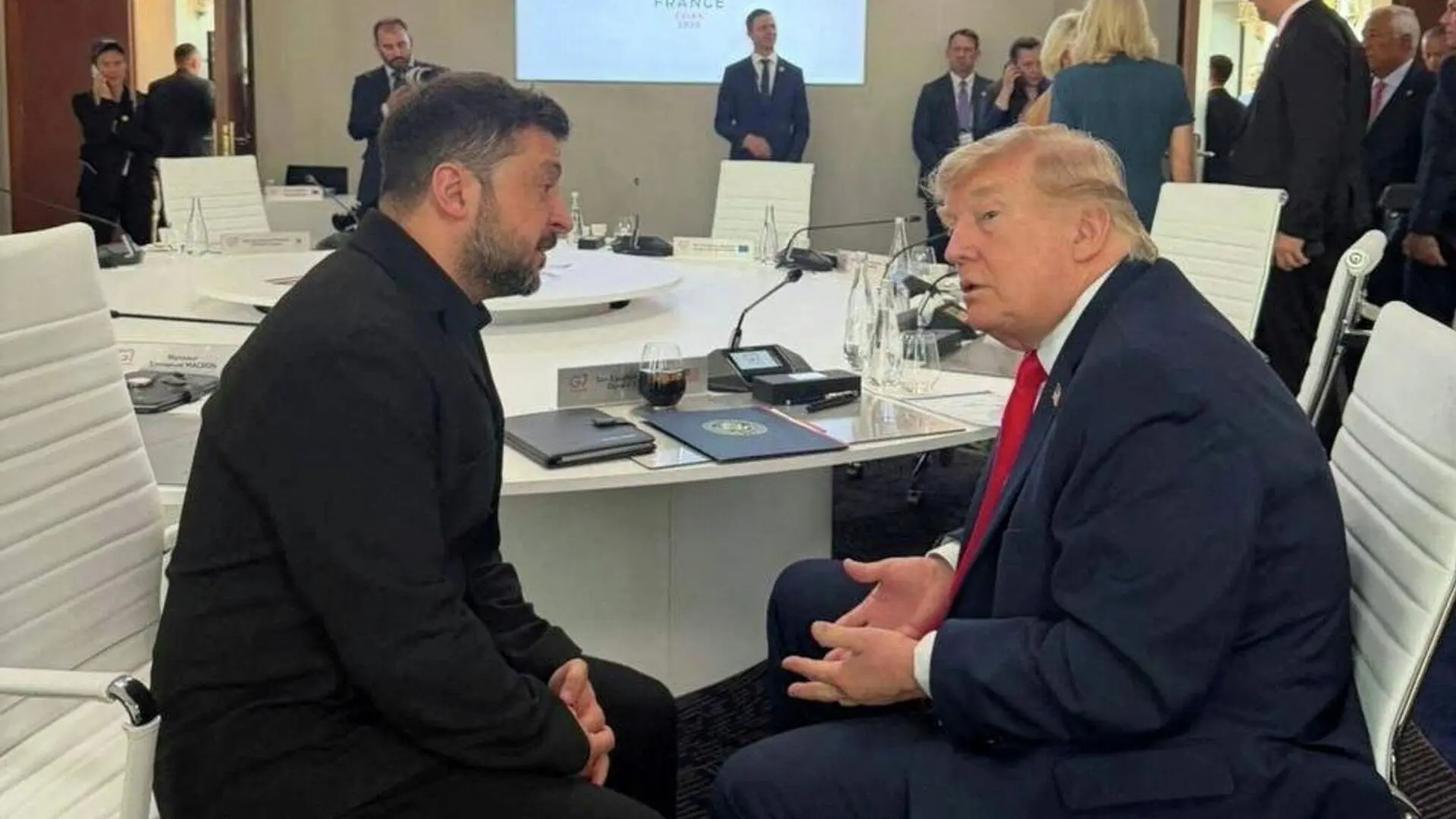 Украина и США обсуждают заморозку войны по линии фронта, — The Economist

Обсуждается ограничение бо