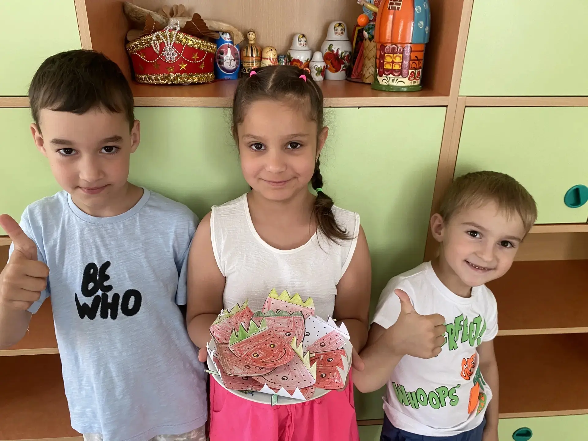 День Клубники.

18 июня, в День клубники 🍓, ребята из группы №12 принялись за работу. Сначала они р