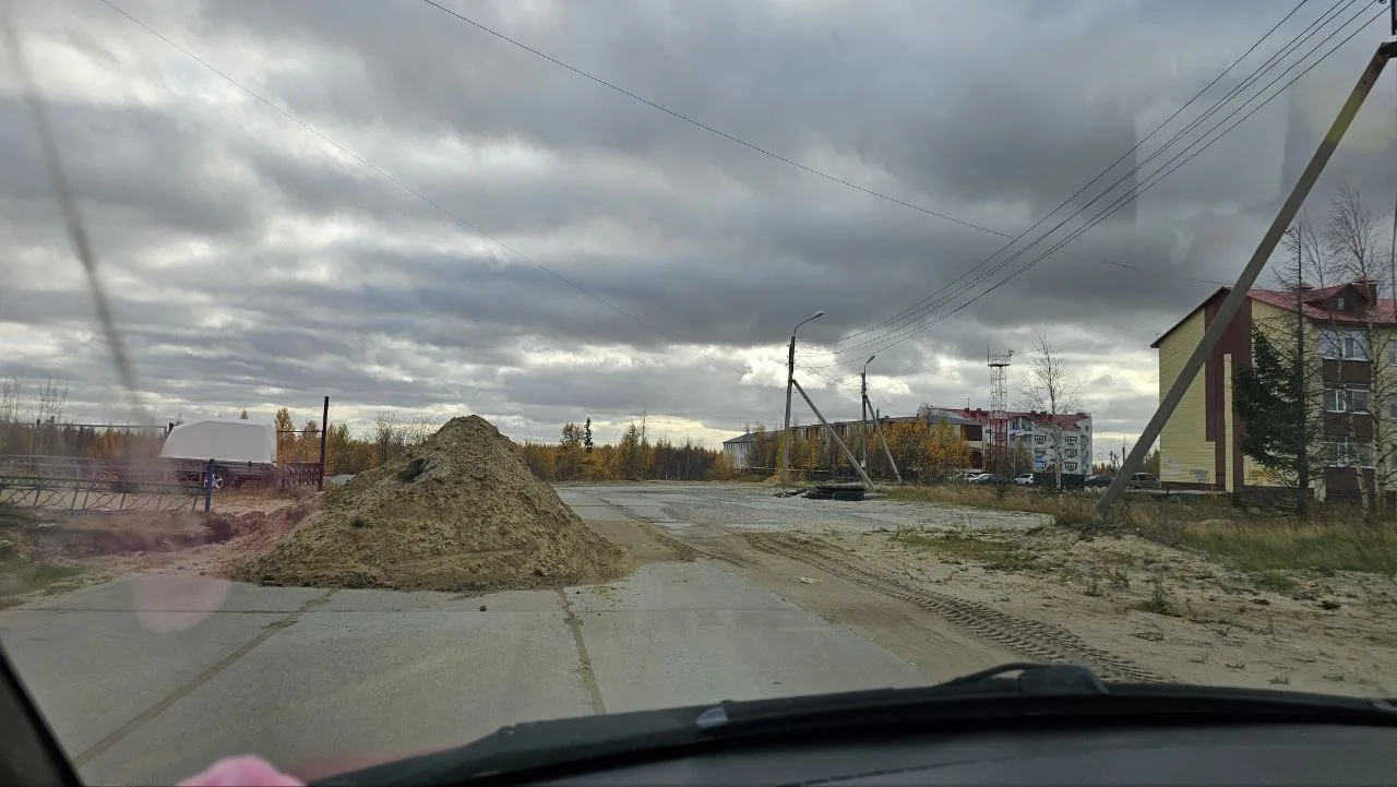 Подскажите, пожалуйста, а как долго еще проезжая часть в районе Южной улицы будет засып...