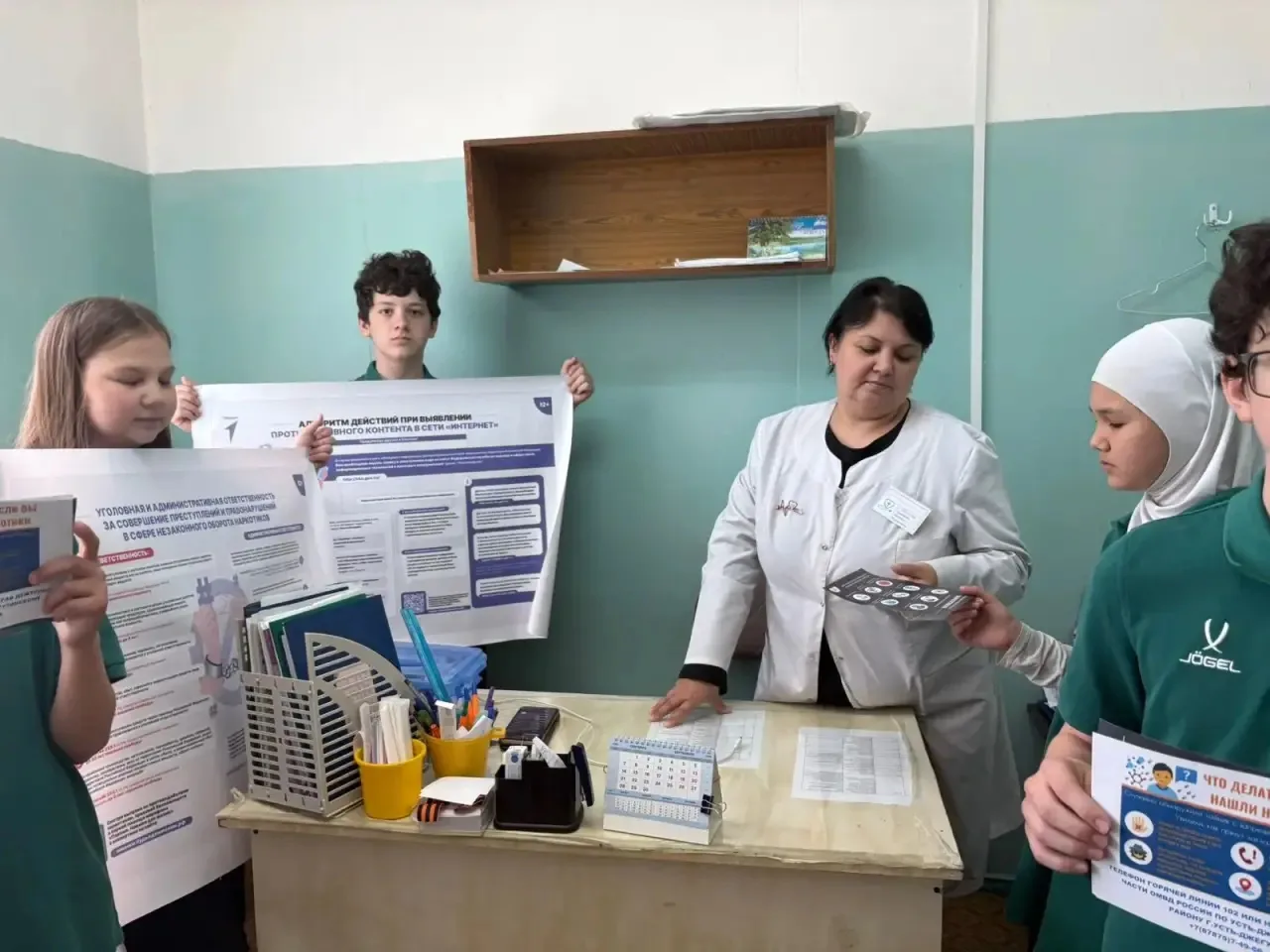 19 мая в рамках Месячника Антинаркотической направленности волонтерами гимназии была проведена акция