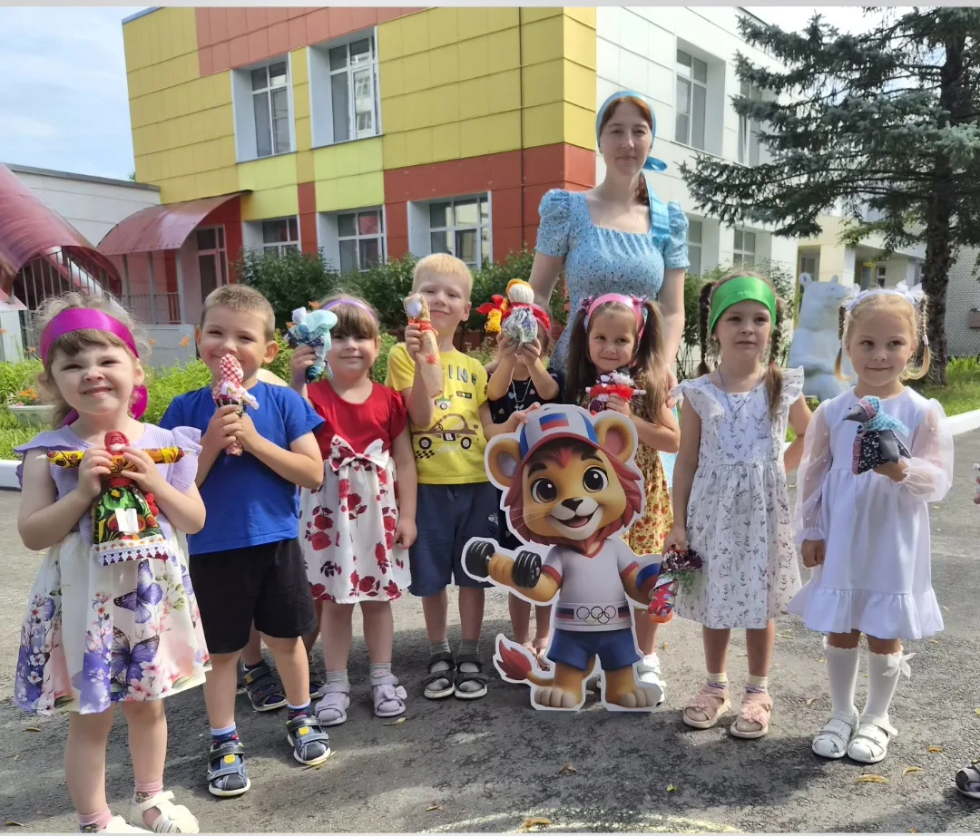 🦁🌿 «Играем в игры народов России вместе с львенком Платоном».

🦁🥬Ребята из групп «Ракета» и «Ром