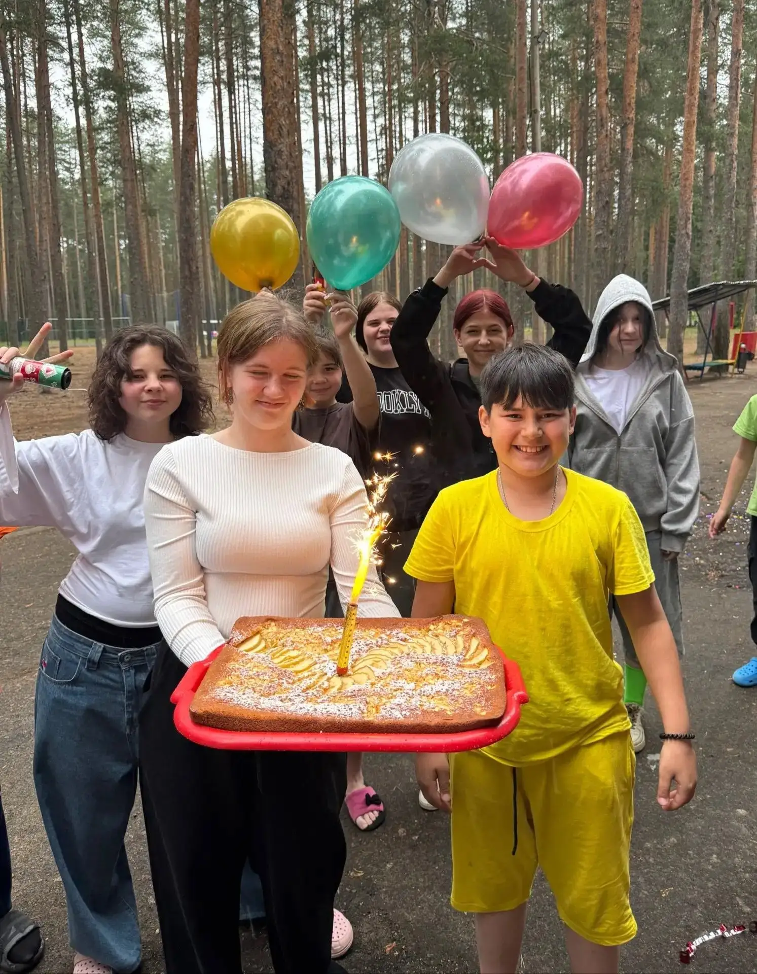 День рождения — самый долгожданный и волшебный праздник для каждого ребёнка. А отмечать его в лагере