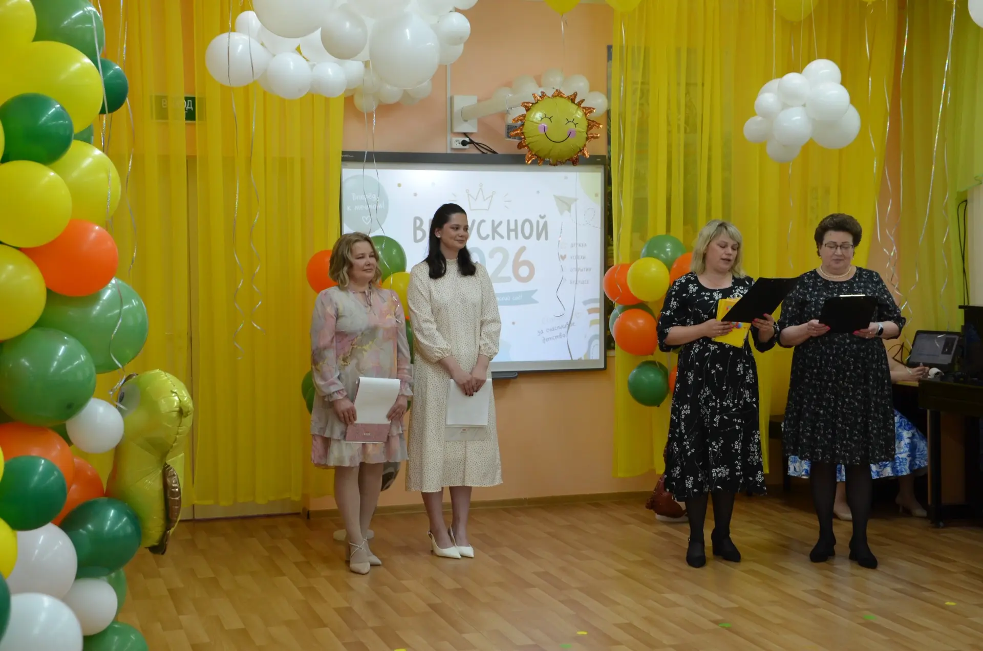 Наши птички расправили крылья...