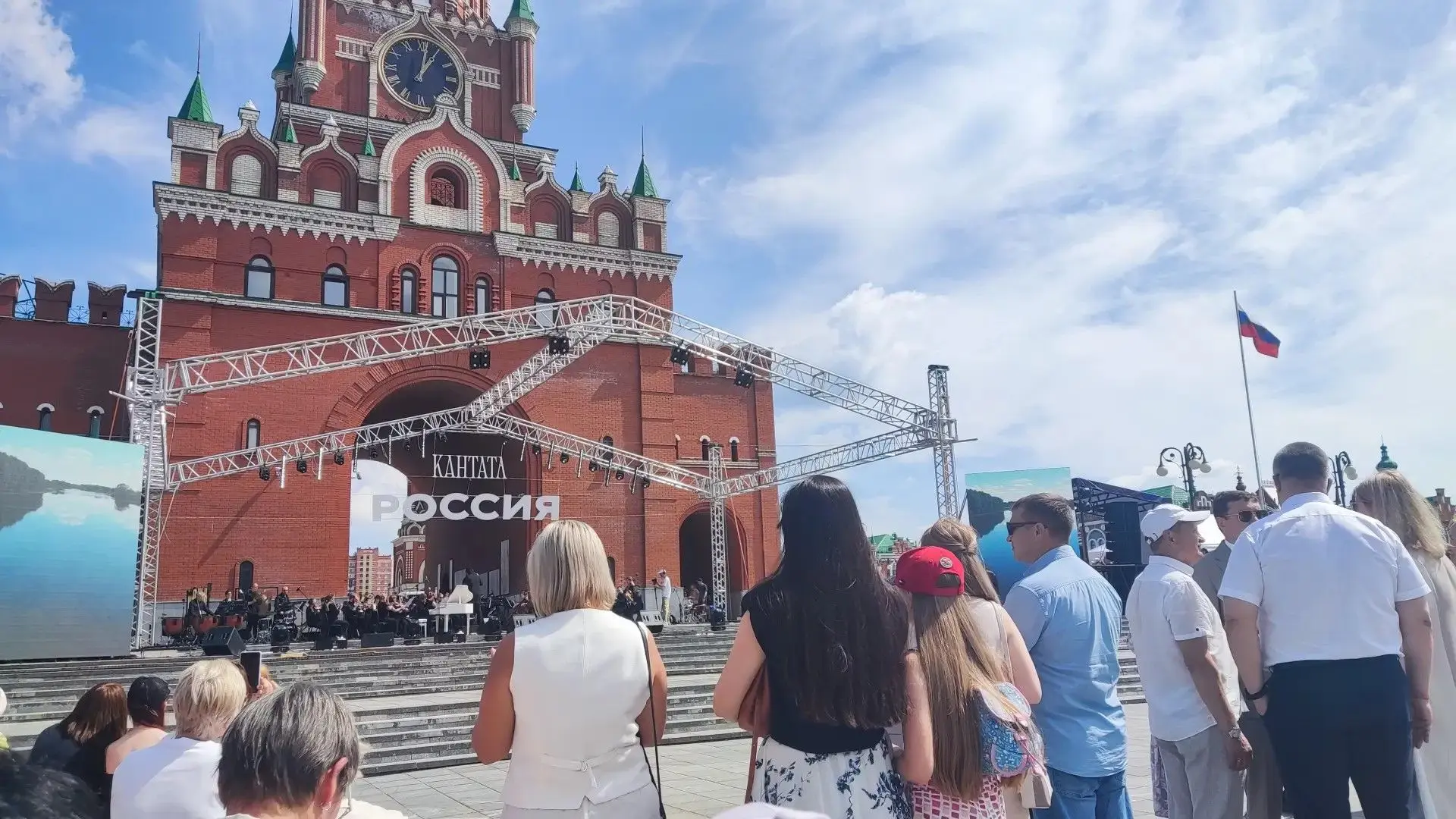 🇷🇺 С Днём России, друзья!
Коллектив Республиканского музея изобразительных искусств  поздравляет в