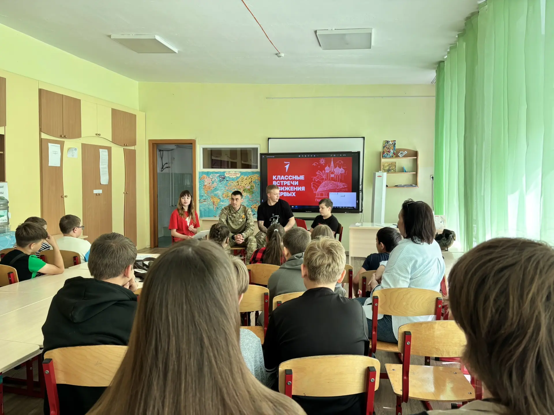 🇷🇺 Урок мужества и гордости: «Классная встреча» с героями нашего времени!