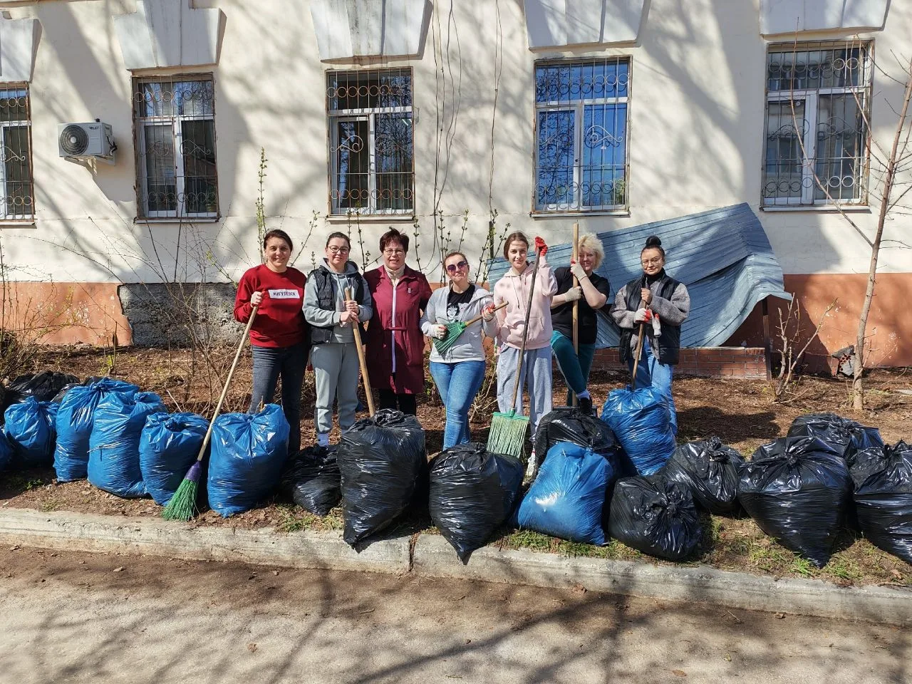 ✨Все больше уголков города приобретают чистый и опрятный вид. Субботники проходят во всех районах го