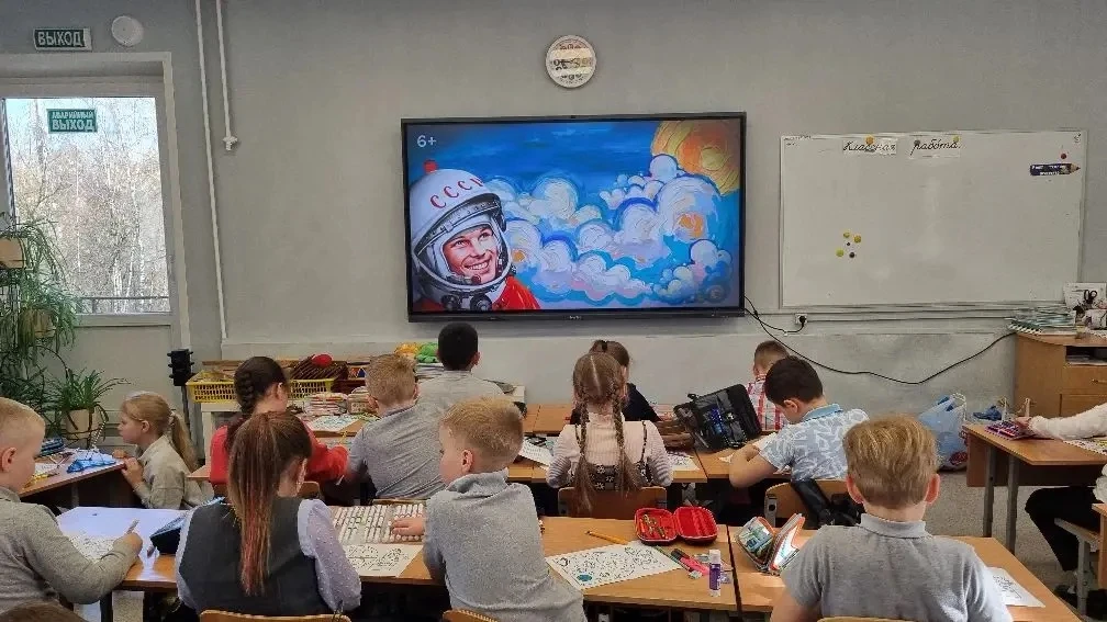 🚀 С понедельника в нашей школе стартовала Неделя КОСМОСА в России! 🌍  Каждый день ребята погружаются