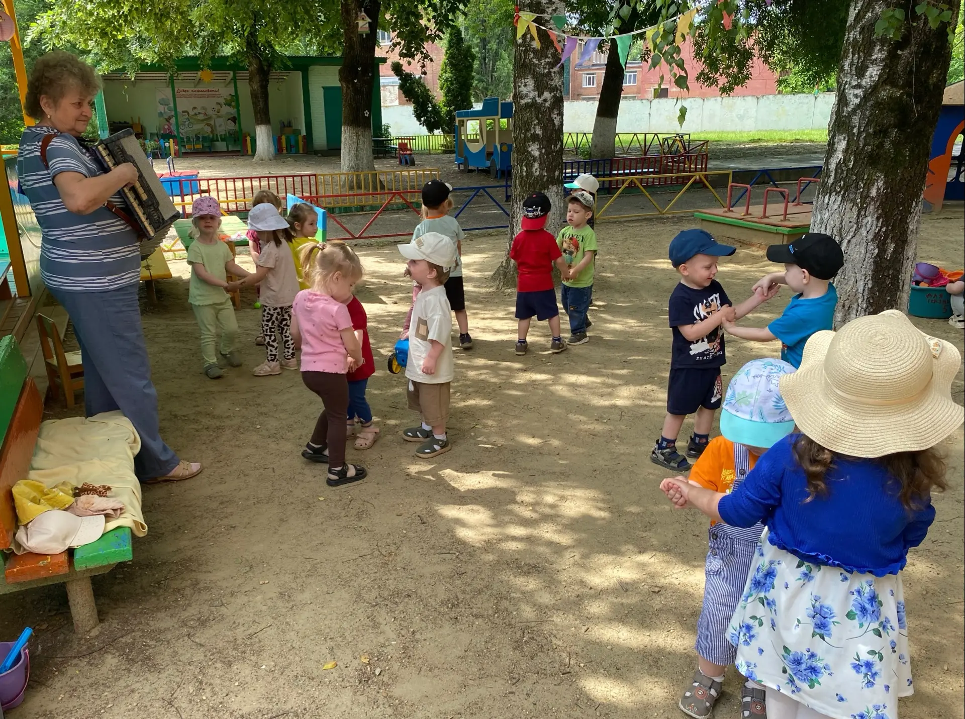 ☀️☀️☀️☀️☀️☀️☀️☀️☀️☀️☀️☀️
Музыка на свежем воздухе в яслях.