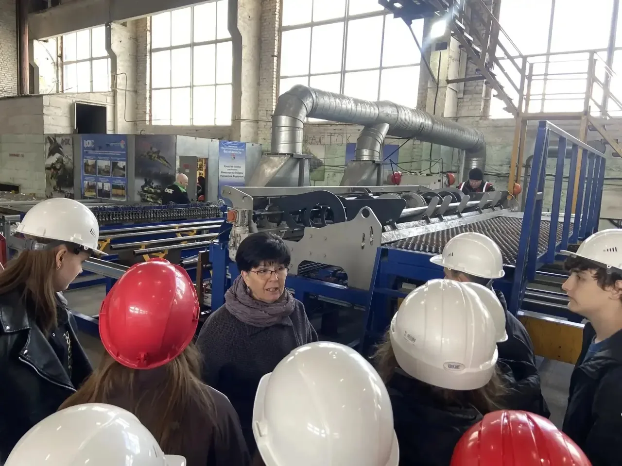 👷‍♂️ 10 апреля обучающиеся 9 "В" класса совершили увлекательную и познавательную экскурсию на одно и