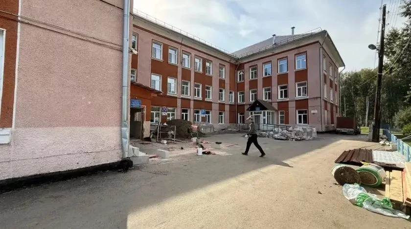 ⚡️ В Троицком районе Алтайского края ремонтируют районную поликлинику