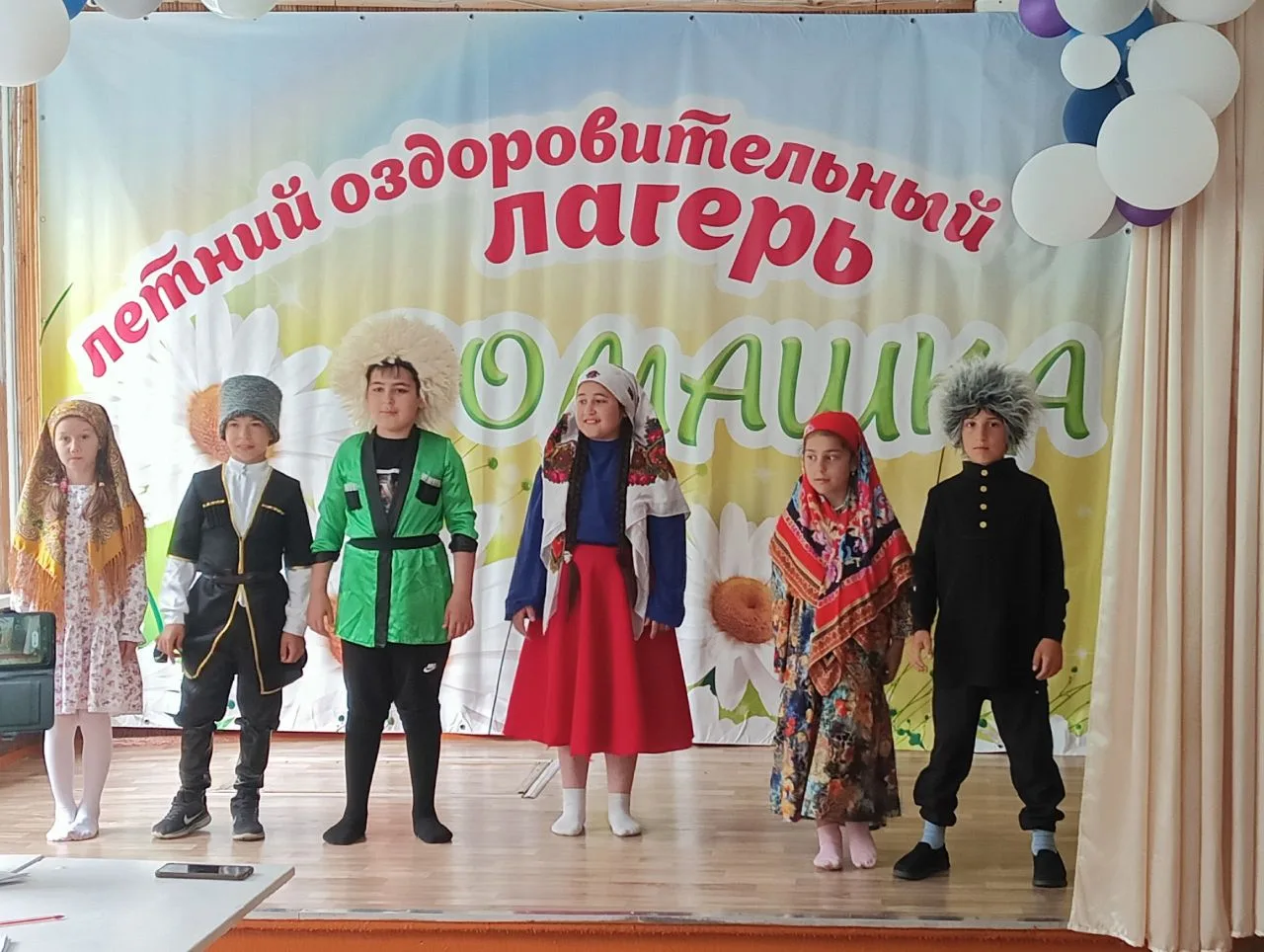 🇷🇺 Россия — это мы! 
 
В нашем пришкольном лагере "Ромашка" день выдался особенно душевным и громк