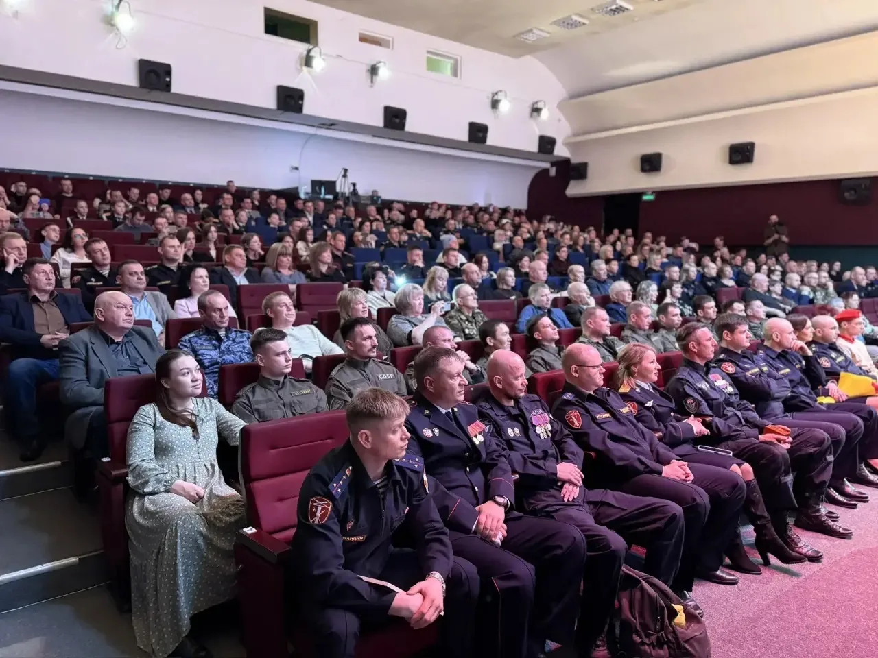 Сегодня мы отмечаем 10-летие Федеральной службы войск национальной гвардии Российской Федерации.   Б