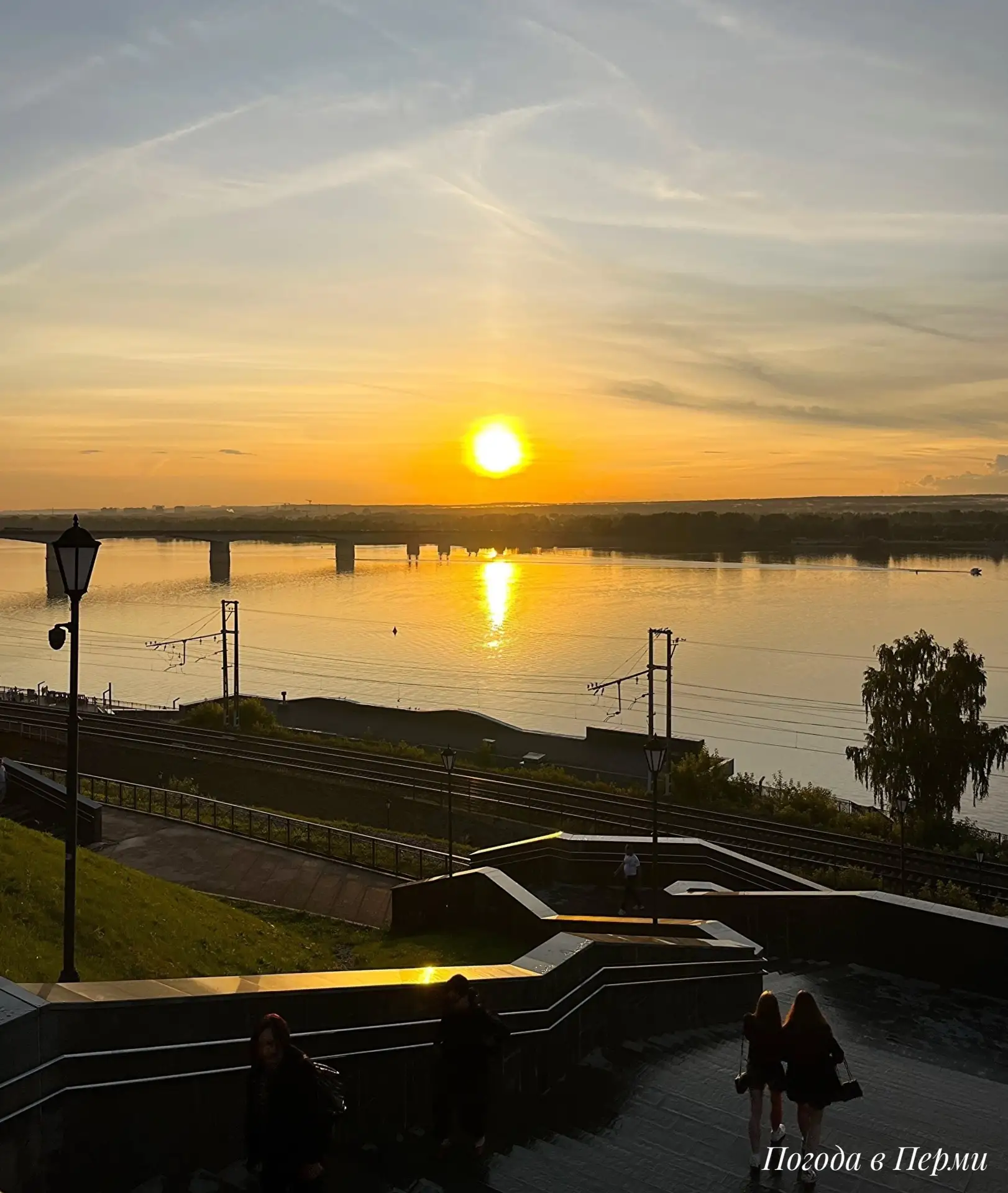 🌆 Август продолжает радовать нас своим характером. Сегодняшний день выдался настоящим подарком: воз
