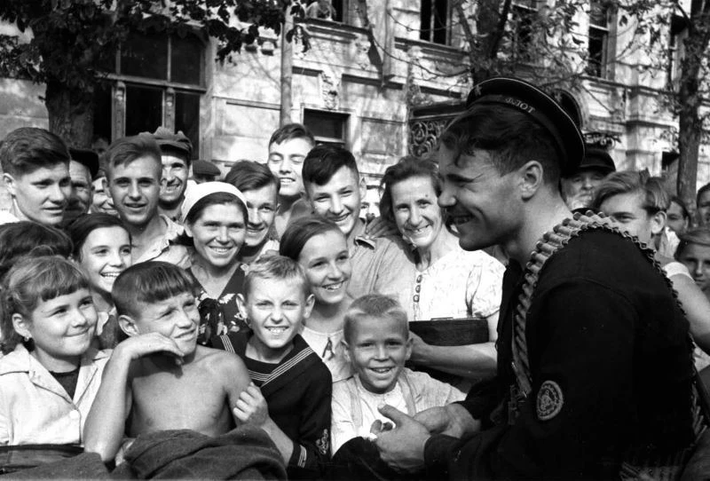 Этот снимок невозможно смотреть без улыбки. Только представьте себе этот момент: город ...