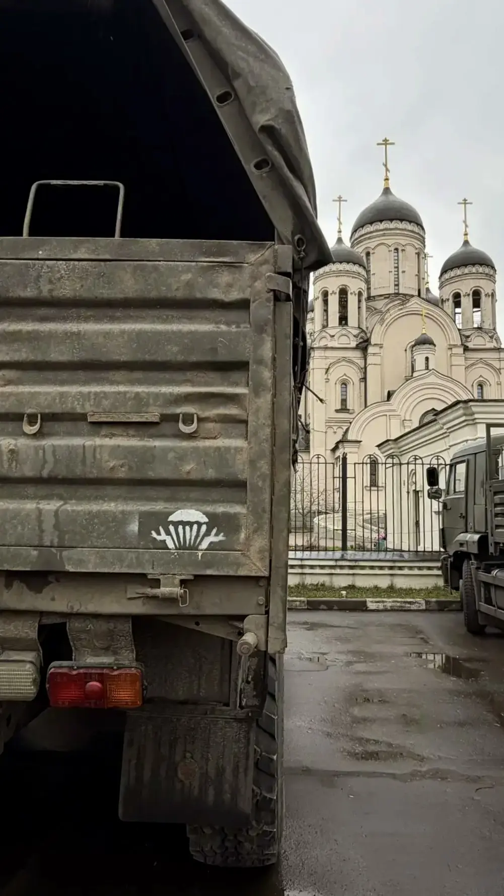 Накануне Светлой Пасхи, как и принято в православном мире, освятили 4 тысячи куличей для полков №143