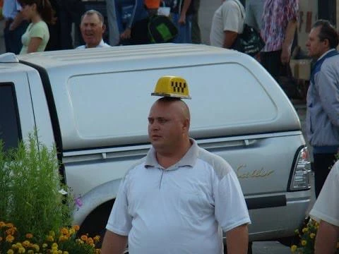 Россияне охотнее подрабатывают в такси в выходные и праздничные дни, когда спрос растет, а вместе с 