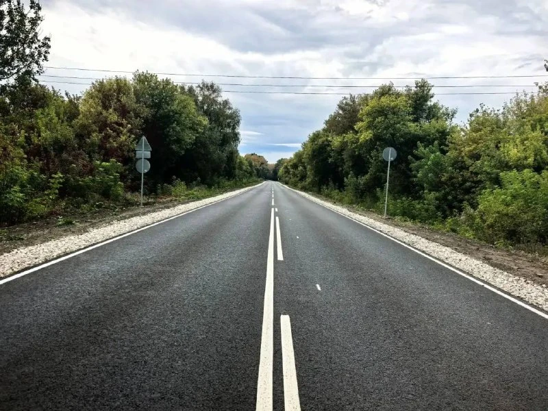 🛣 В Новомосковском районе завершили ремонт двух дорог