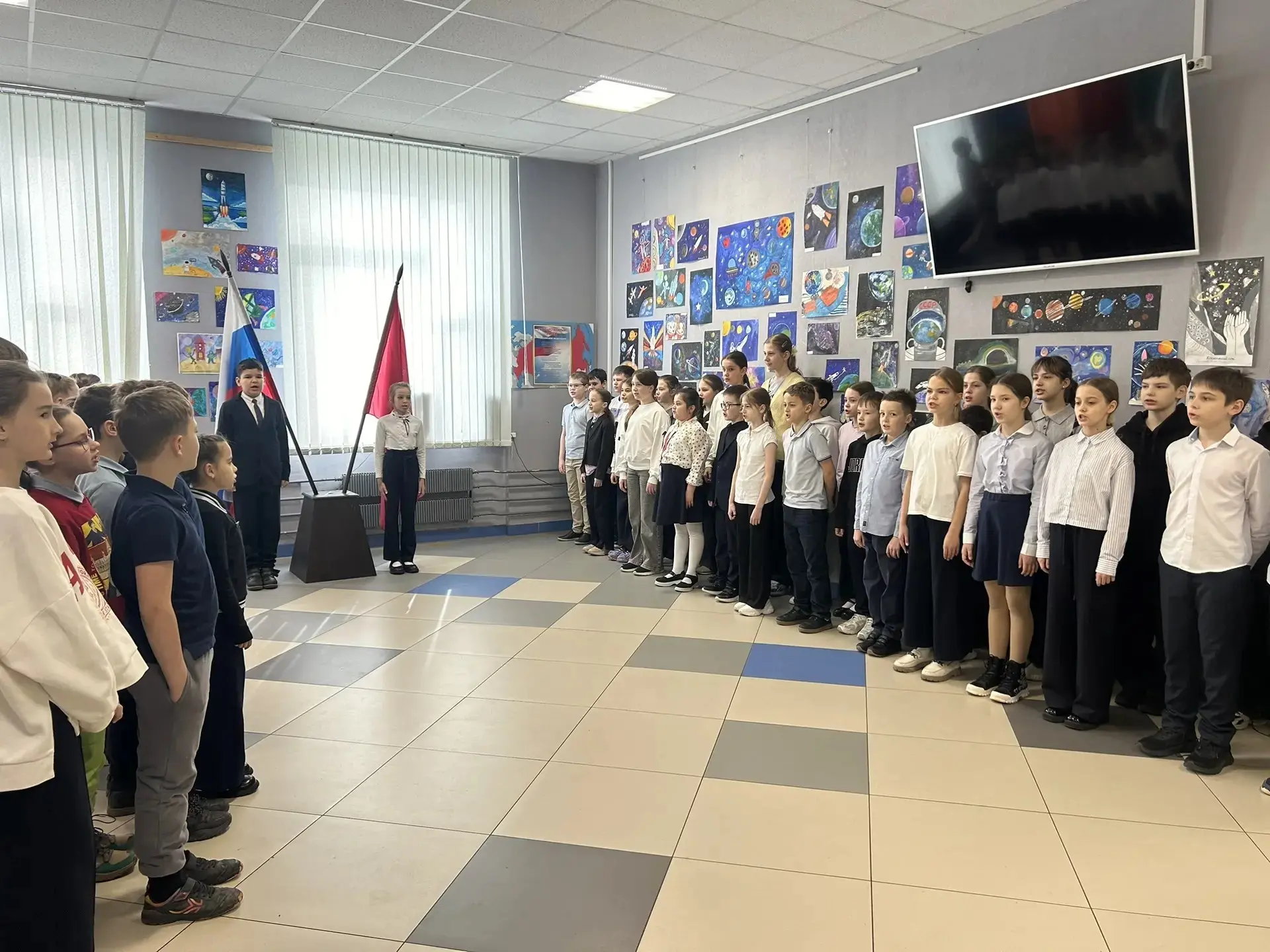 🌍 ПОНЕДЕЛЬНИК — ФЛАГИ ПОДНЯТЫ, ГИМН ЗВУЧИТ, А МЫ ГОВОРИМ О ПЛАНЕТЕ! 🌍 Новая неделя в «Созвездии» нач