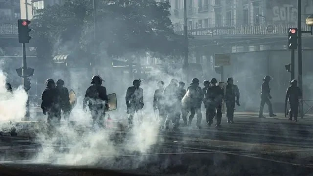 🔥 Франция: дорогой долг и школьные протесты