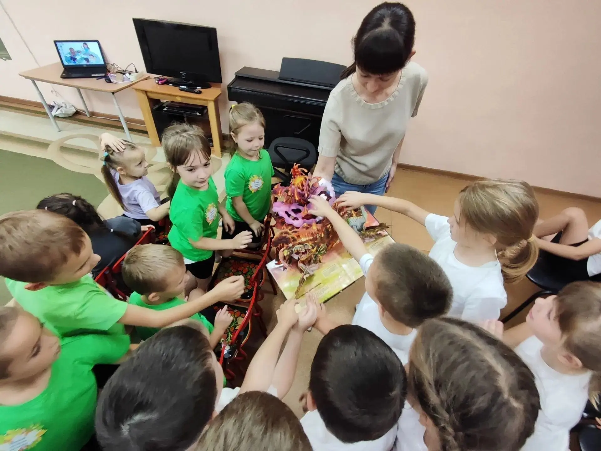 17.09.2026г. специалисты Глубокинской детской библиотеки приняли участи в акции «книжки...