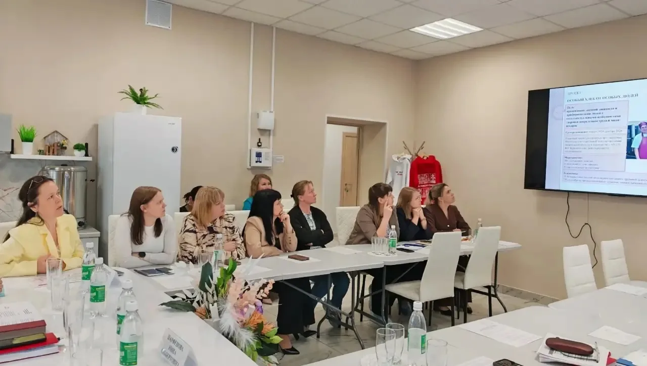 В инклюзивных мастерских обсудили трудовую интеграцию людей с инвалидностью  В Красавинском доме соц