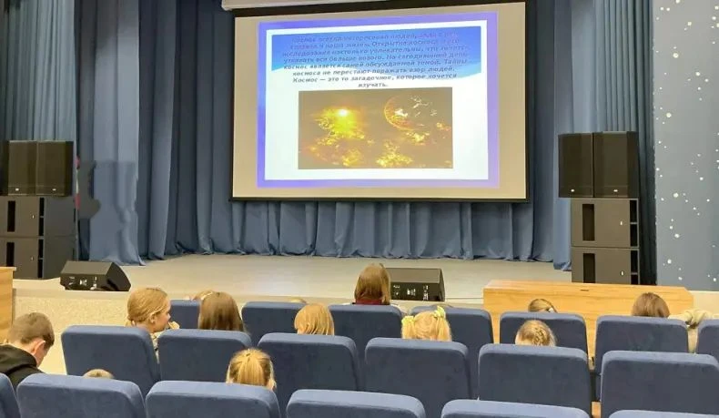 В честь Международного дня космоса Листвянский дом культуры организовал для юных гостей...