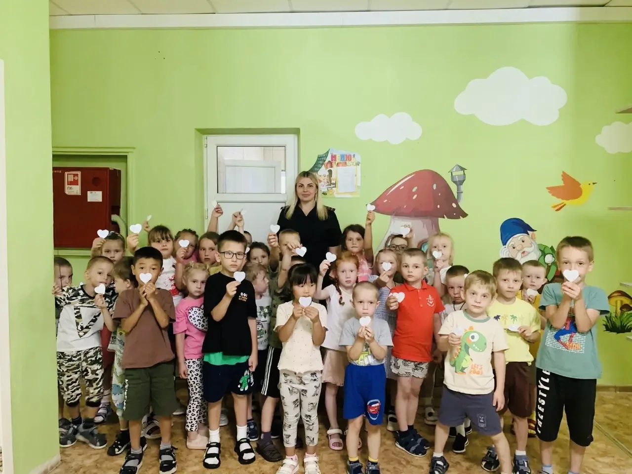Сегодня состоялась встреча воспитанников нашего детского сада с инспектором БДД по проп...