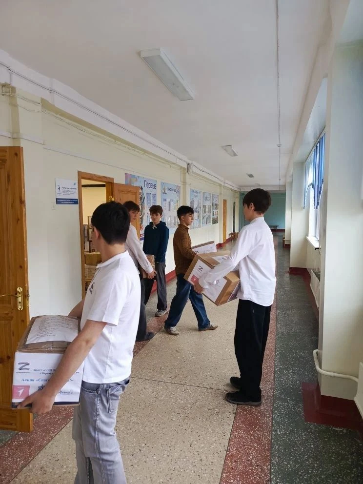 📦Школьники города продолжают участвовать в формировании гуманитарных грузов  В понедельник, 13 апрел