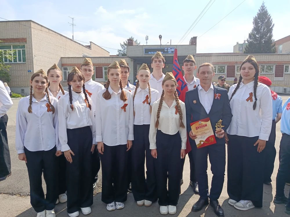 🌟 Районный смотр строя и песни «Салют, Победа!» — наша команда старших классов выступи...