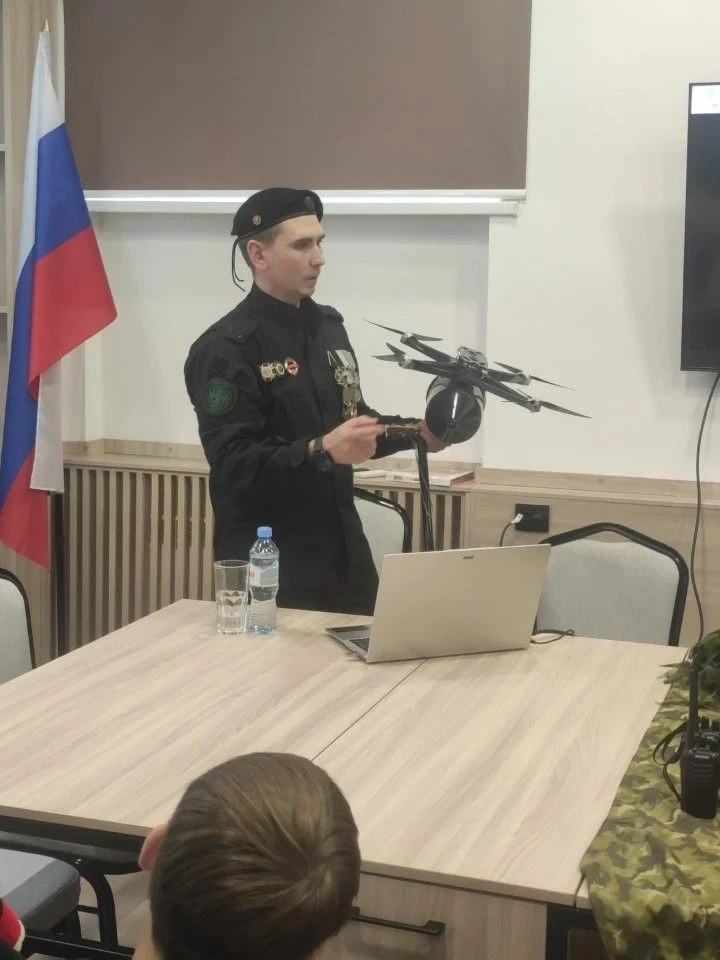 Мужество как опора: встреча с ветераном Василием Филиным объединила поколения