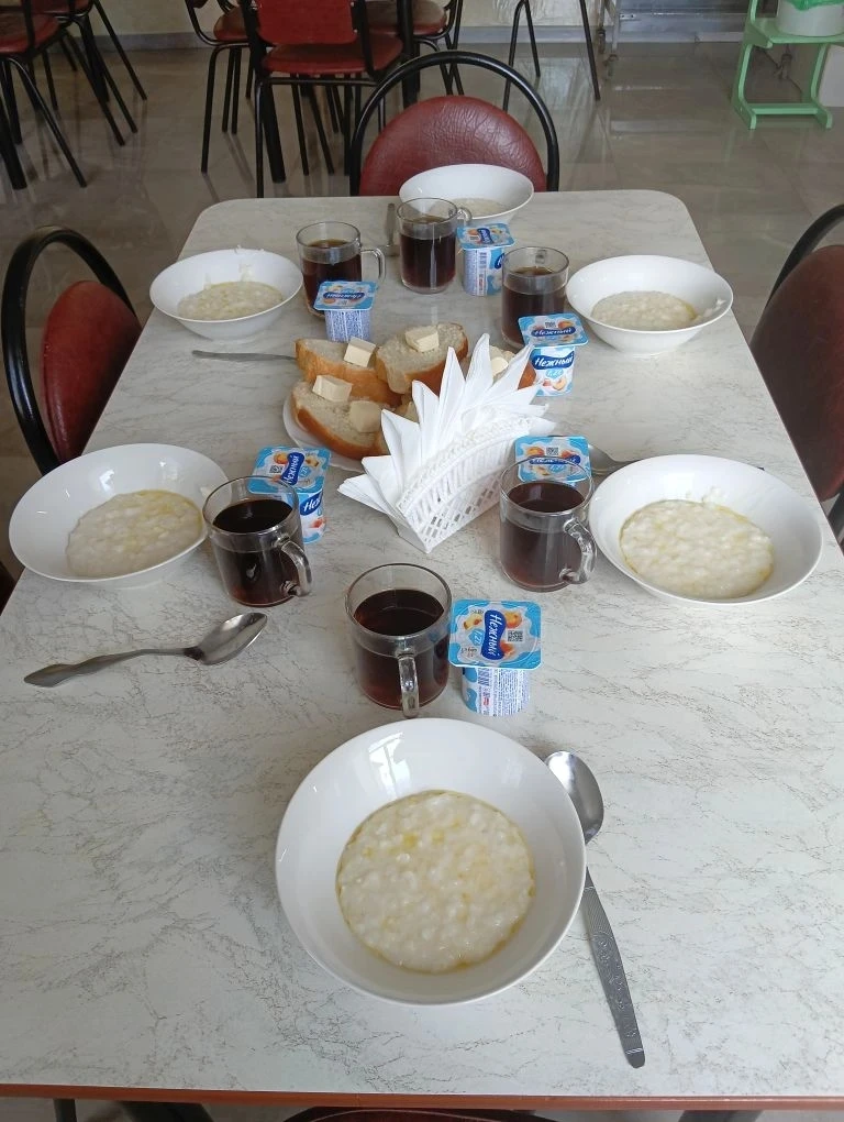 ЗАВТРАК :🍽️
🍚 Каша молочная рисовая
☕ Чай с сахаром
🥪 Бутерброд с маслом
🍧 Йогурт

#МОУСОШ4 
#За