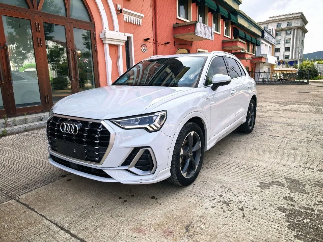 Купили Audi Q3 для нашего клиента. Машина оплачена и уже скоро поедет к своему владельцу.

📅 Год вы