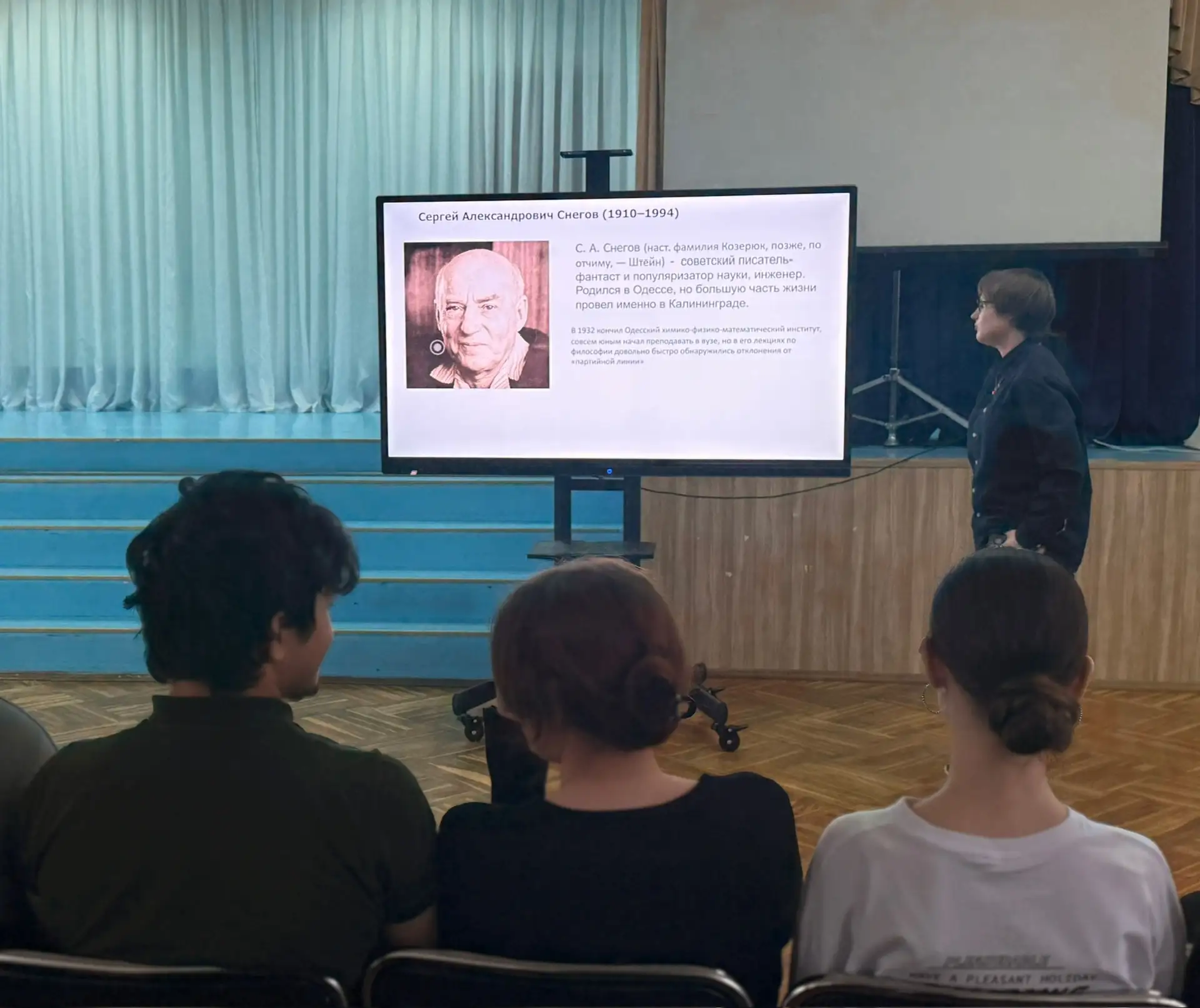 День поэзии в школе: 10 «А» открывает калининградских авторов  В преддверии Всемирного дня поэзии, к