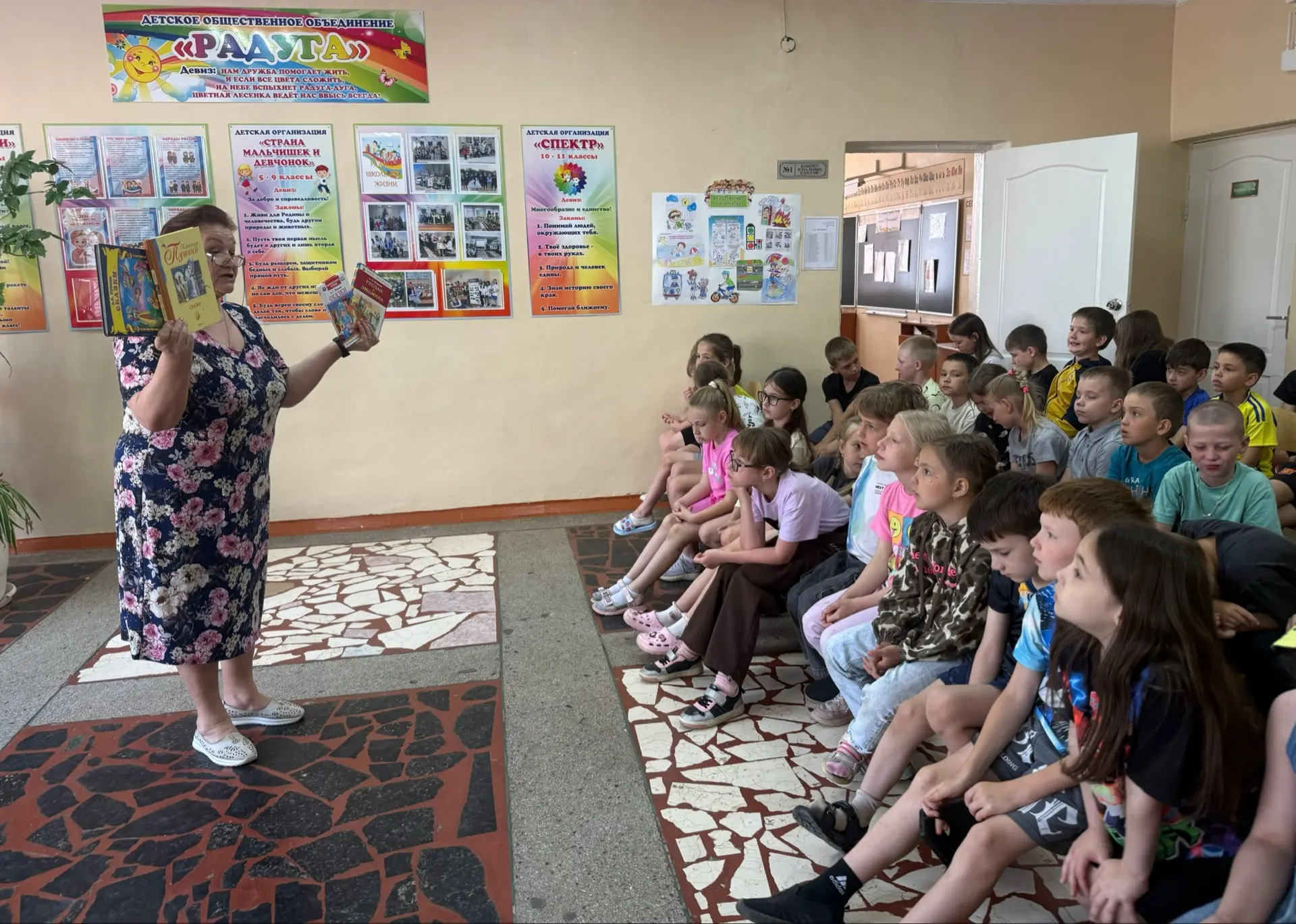 📅 Пятый день в лагере «Муравейник» прошёл под девизом: «Мы знаем сказки А.С. Пушкина!» 📚

☀️ Утро 