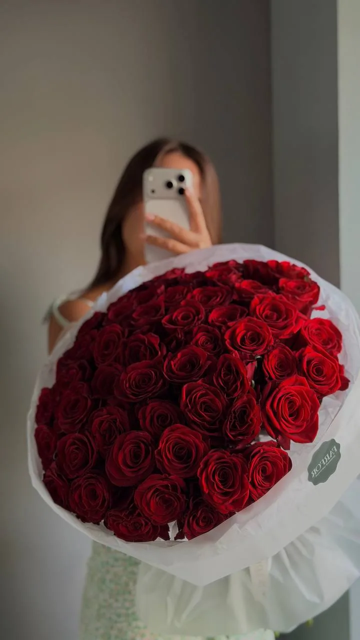 Красные розы: вне времени и трендов.🌹

Они не подчиняются моде. Они — сама мода. 

Девушки ценят их