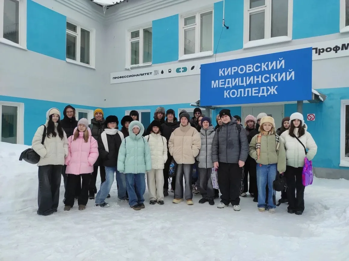 Ученики 8 «Г» класса побывали в Кировском медицинском колледже, где прошли практическое занятие по о