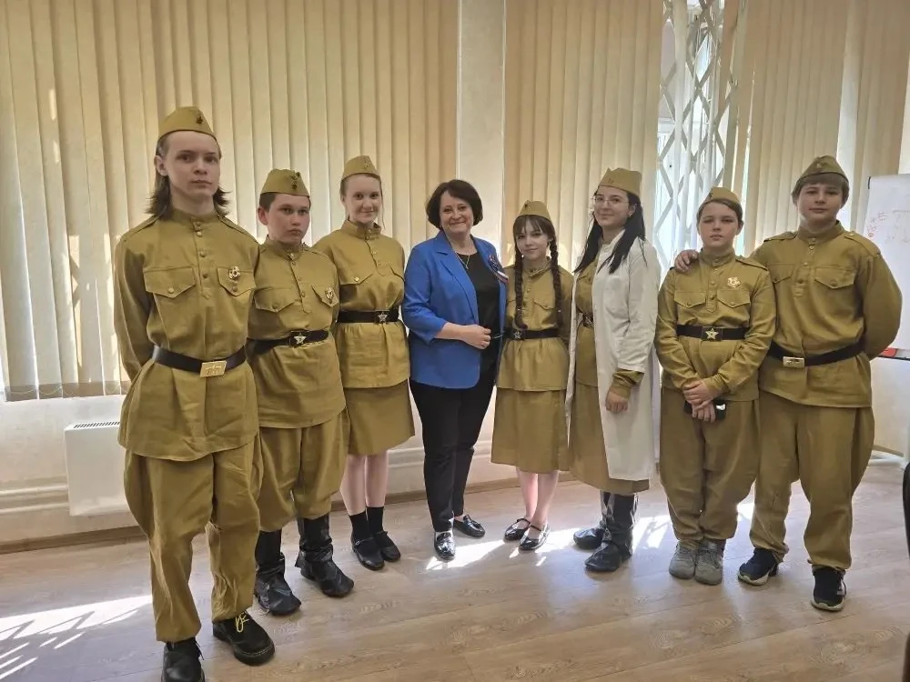 🕯️Нам не забыть об этих днях…   Активисты нашей школы под руководством педагога‑организатора Натальи