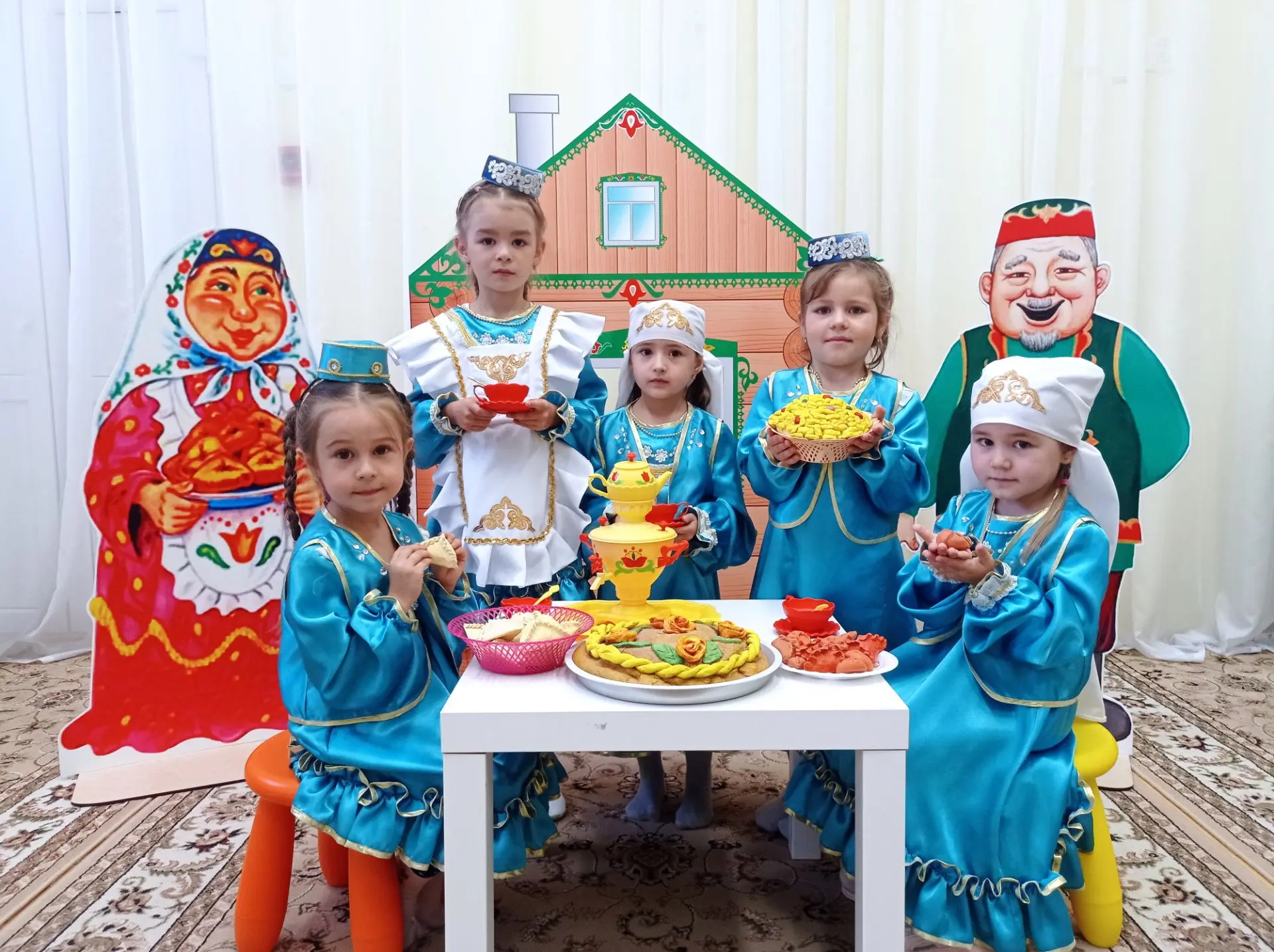Бүген, 8 сентябрь - Россия Халыклары телләре көне.