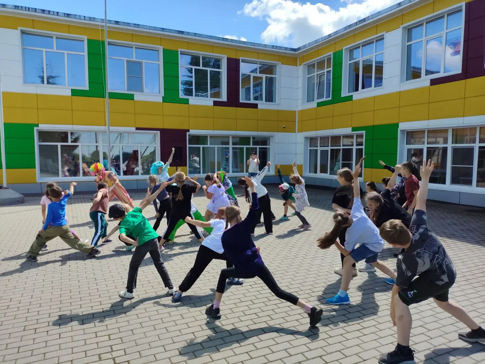 🌞Лето в самом разгаре! 🌞16 июня сотрудники Дома культуры провели игровую программу для ребят из шк