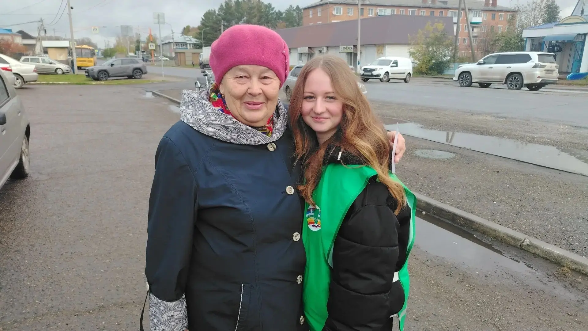 👵👴 «Согревая сердца улыбками!»: волонтёры отряда «Горячие сердца» вышли на улицы посё...