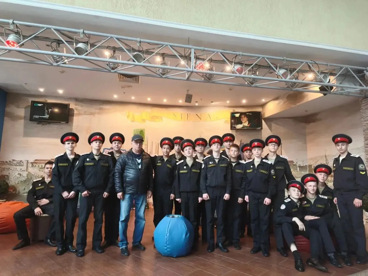 Кадеты 9 класса посетили кинотеатр и оценили новинку отечественного кинематографа! 🎥
