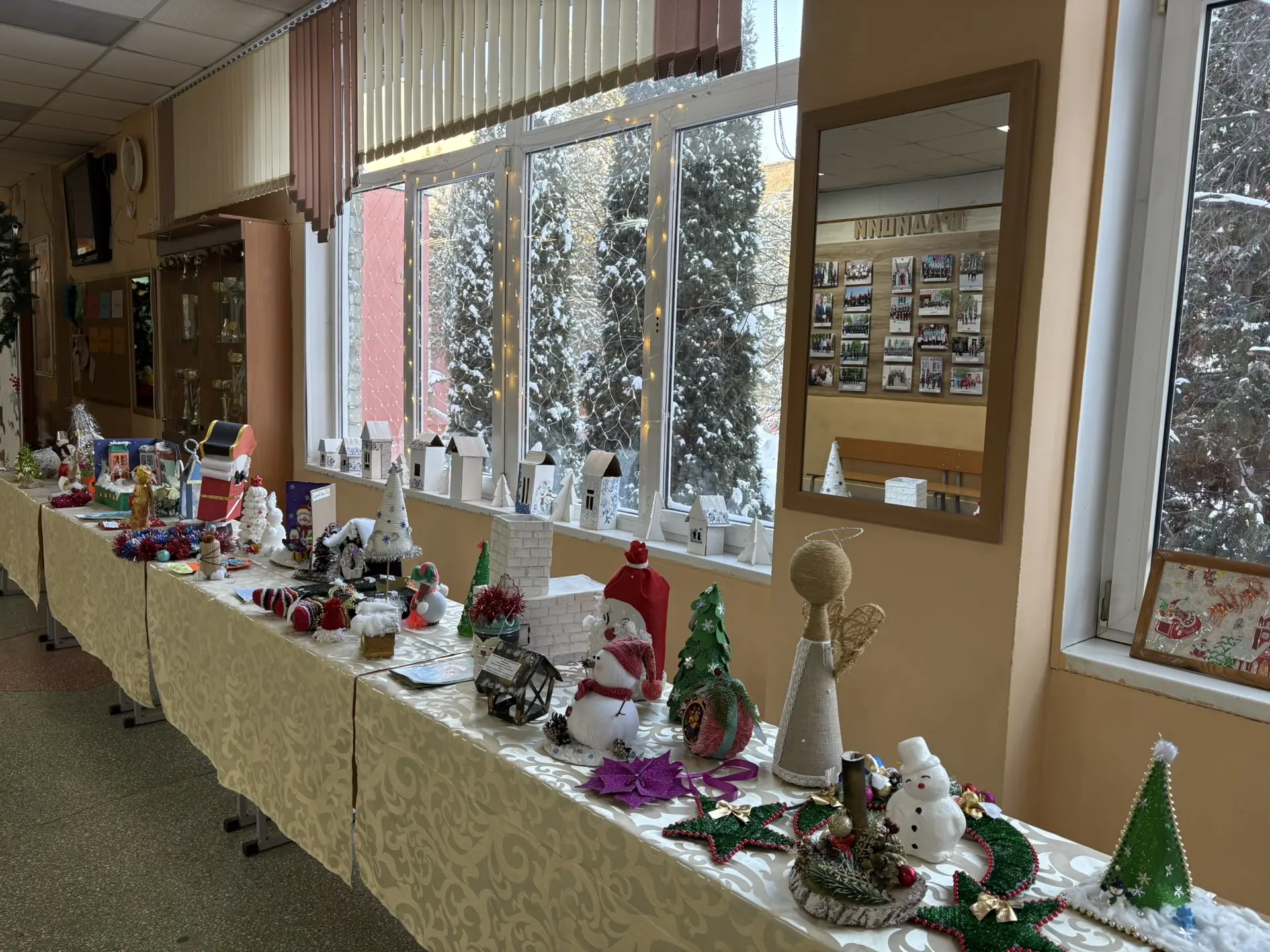#СОВА Школа встречает Новый год!🎉🎄🎄🎅 Дорогие ученики и учителя! Совсем скоро прозвенит последний в э