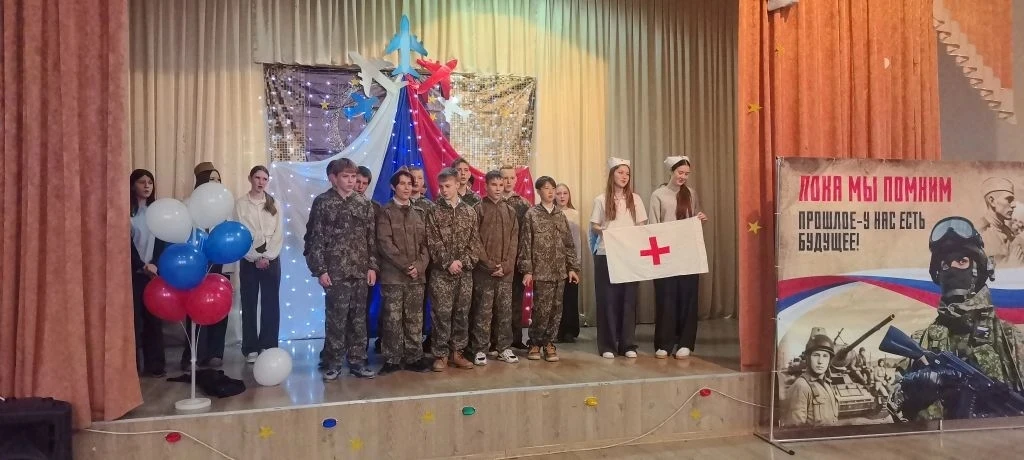 25 февраля в МБОУ СОШ № 18 прошёл патриотический вокальный конкурс «Путь к Победе»! 🎶 Это яркое собы