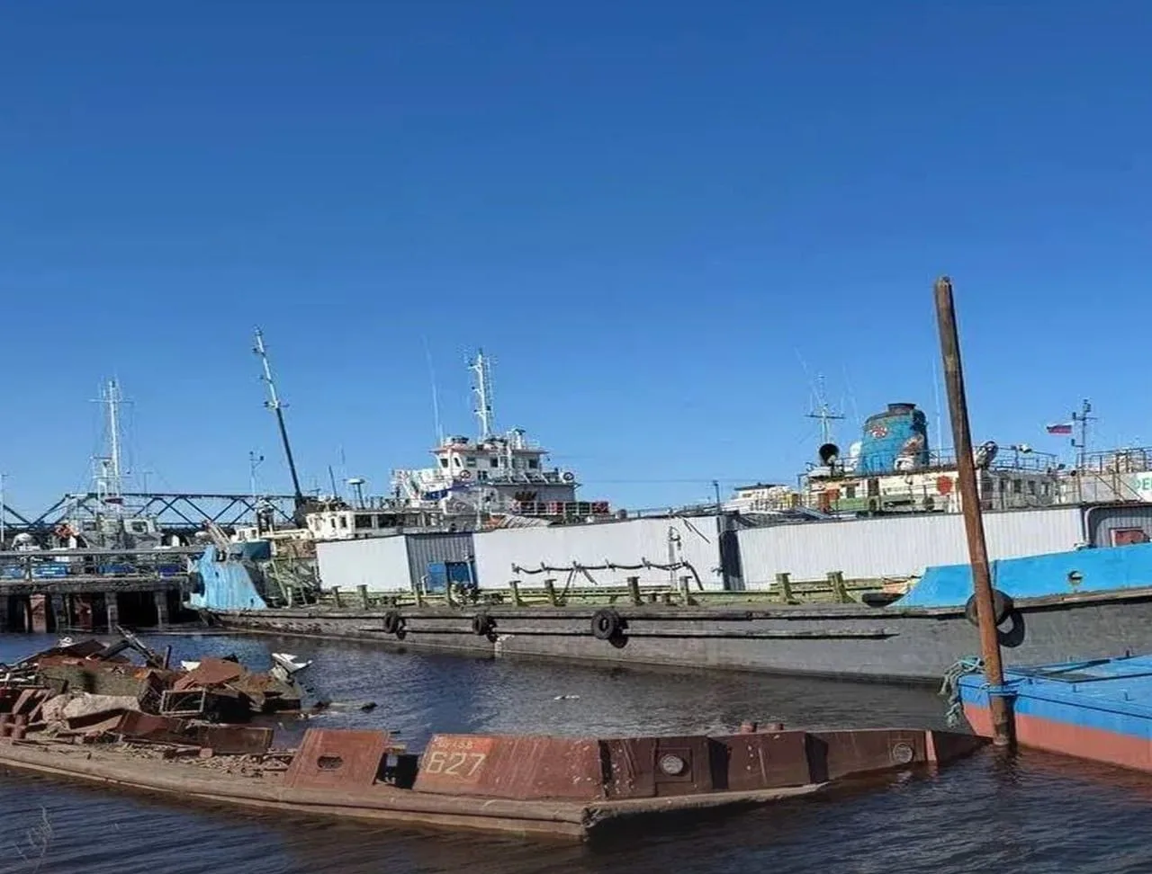 Росприроднадзор оценил ущерб от полузатонувшего танкера в Усть-Луге в 103 млн рублей
 
Северо-Западн