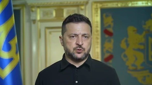Зеленский заявил, что российское воздушное пространство становится небезопасным для гра...