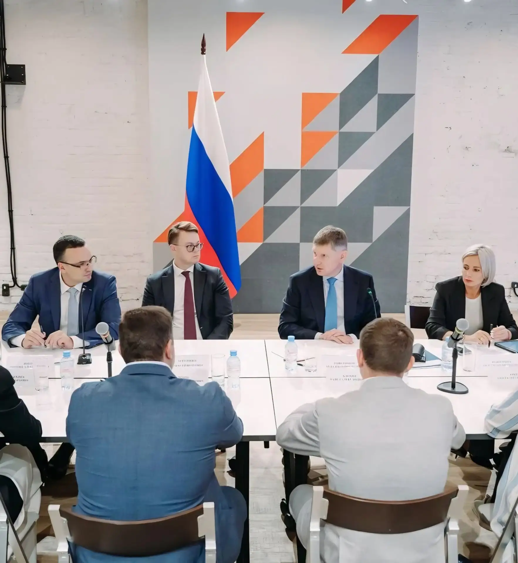Глава Минэкономразвития России Максим Решетников, на совместном брифинге с Губернатором...