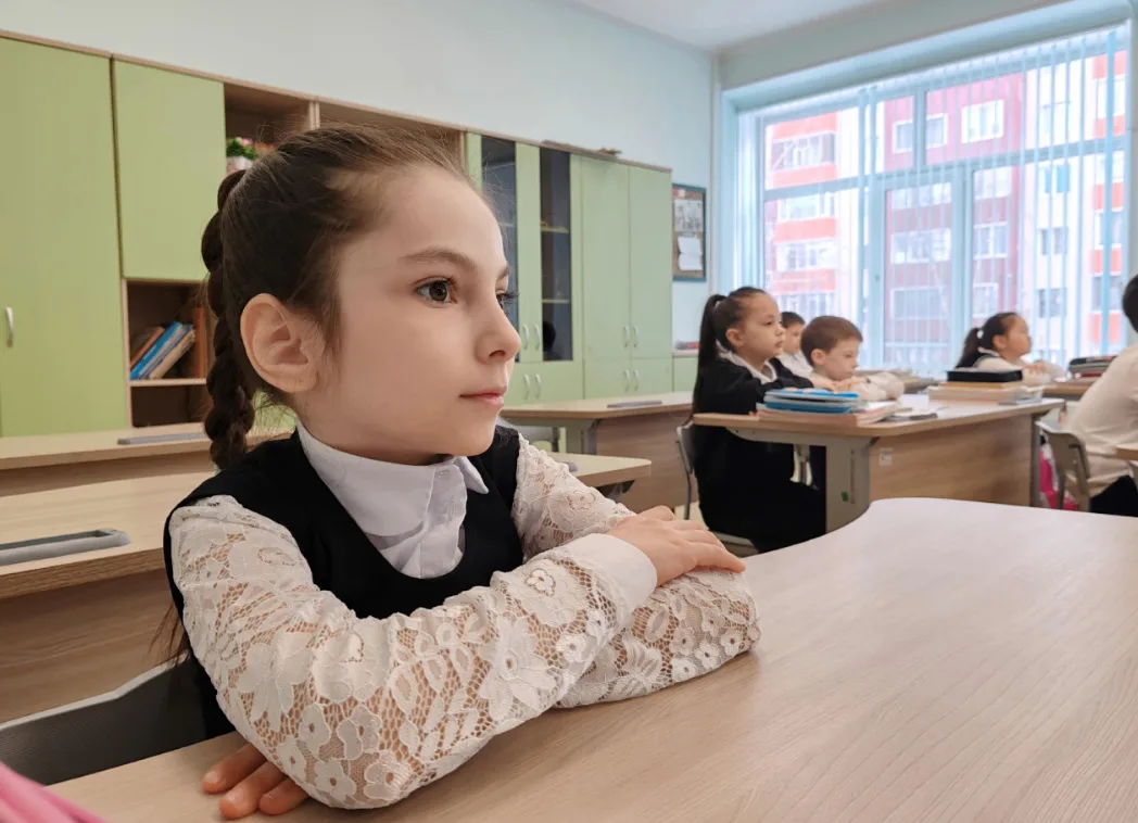 С гордостью за Родину и с заботой о планете   Сегодняшняя учебная неделя, как и всегда, началась с т