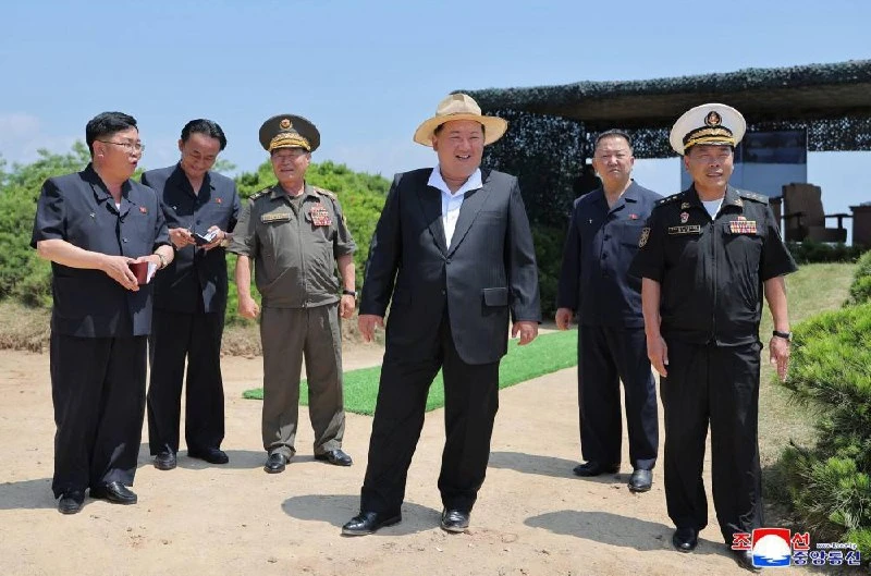 🇰🇵 Ким Чен Ын лично проконтролировал испытания боевой системы нового эсминца «Кан Гон».